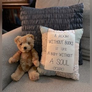 “A room without books is like a body without a soul” Cicero - Accent pillow